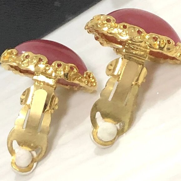 CHANEL Red Gripoix Stones Triangle Clip-On Earrings Gold Tone 28 Auth w/Box - Picture 5 of 10
